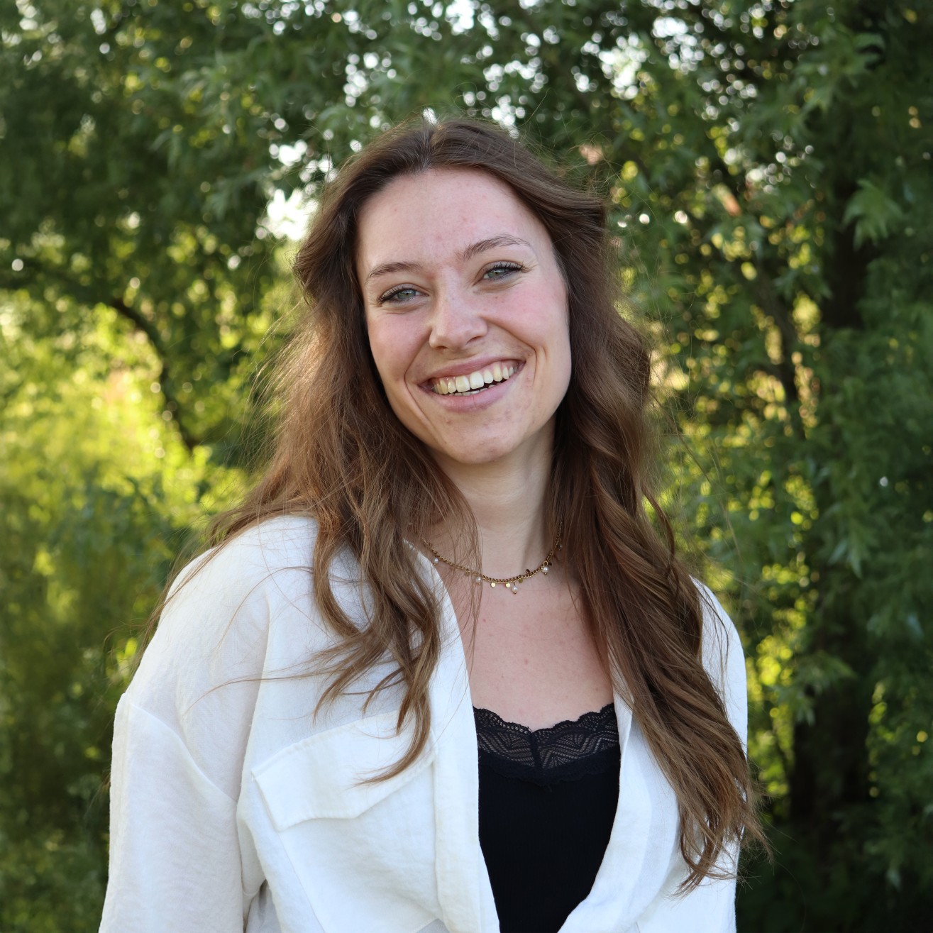 Een portretfoto van Eline Kanters